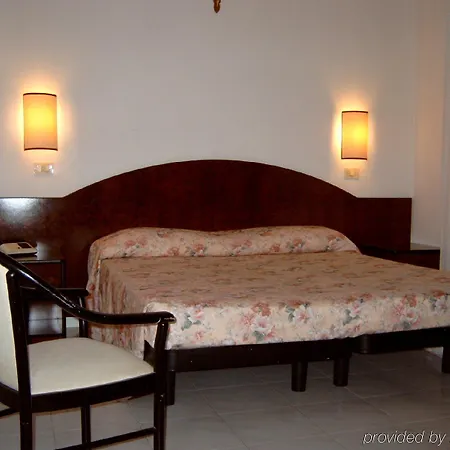 Otel Akross